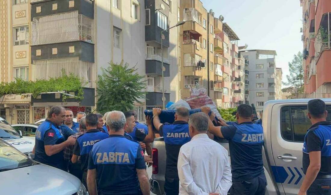 Siirt Belediyesi Zabıta Müdürlüğü ekipleri, seyyar satıcılara ve kaldırım işgallerine