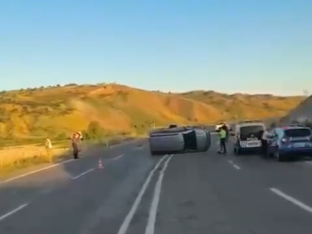 Siirt-Baykan karayolunda meydana gelen trafik kazasında 2 kişi yaralandı.