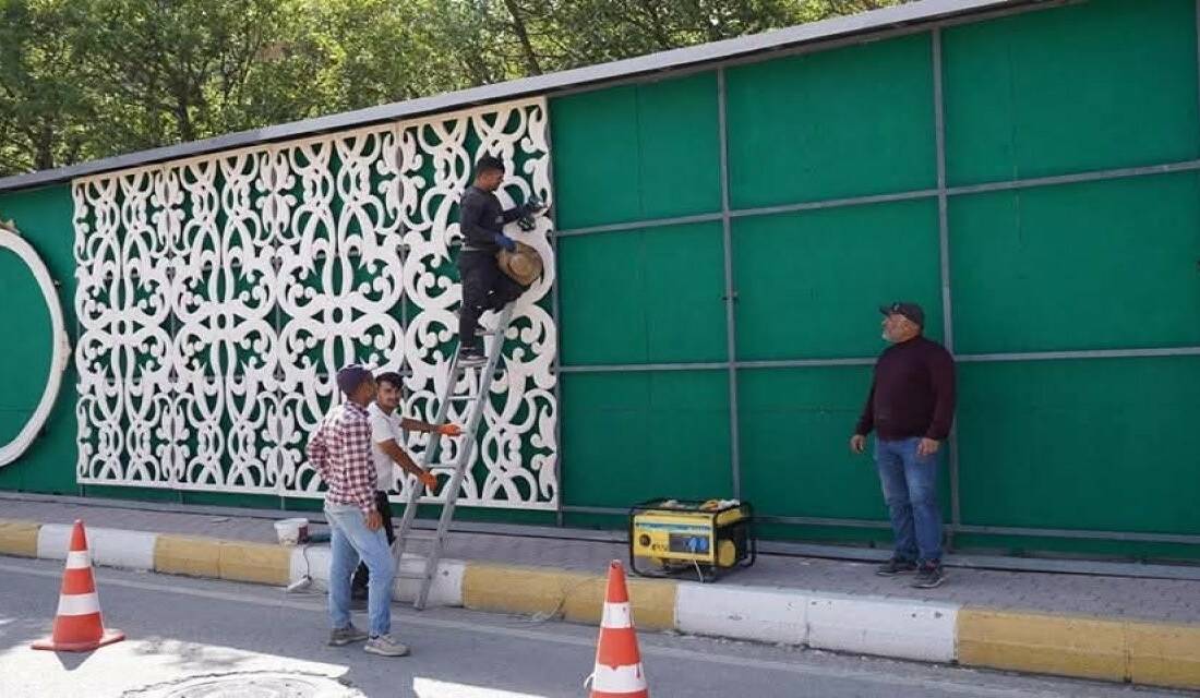 Şırnak’ta tahrip edilen dikey bahçe yeniden hayat buluyor Şırnak Belediyesi tarafından 2018 yılında merkez büyük mezarlık duvarında yapılan