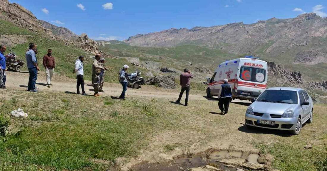 Beytüşşebap ilçesinde yaylada kalan göçerlerin çadırlarını fırtına vurması sonucu 3