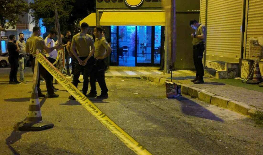 Şanlıurfa'nın Siverek ilçesinde gece saatlerinde Camikebir Mahallesi'nde bir iş yerine