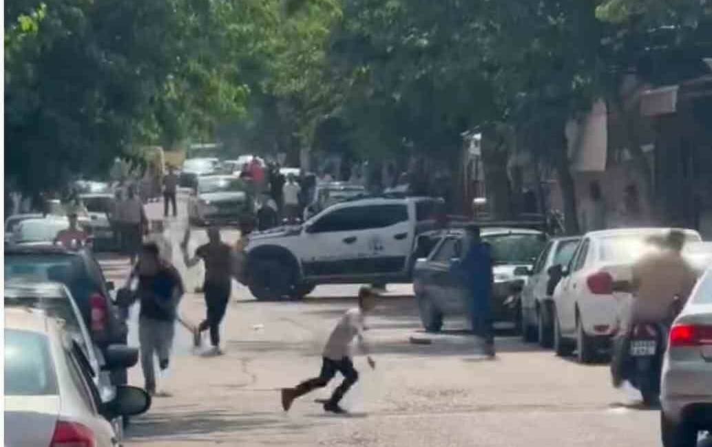 Şanlıurfa’nın Siverek ilçesinde iki grup arasında çıkan silahlı, satırlı ve