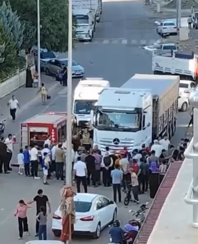 Siverek ilçesine bağlı Ayvanat Mahallesi'nde, yaşlı bir kadın tırın çarpması