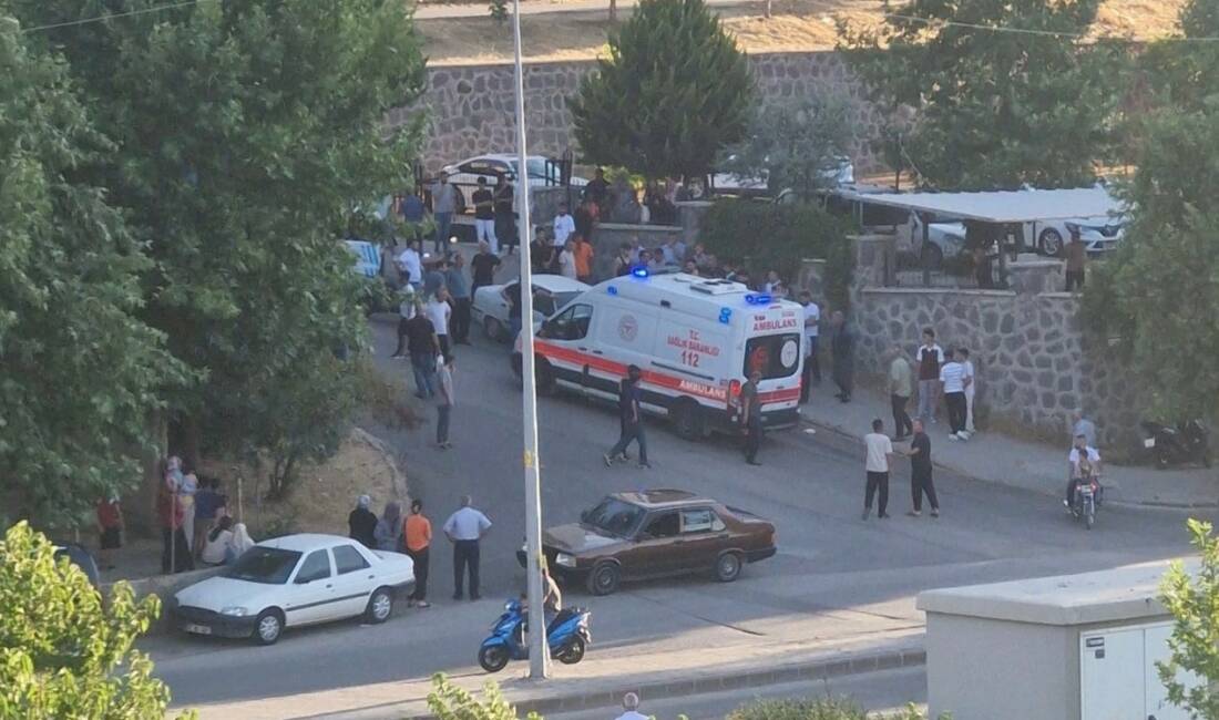 Gaziantep’te sokakta silahlı saldırıya uğrayan 2 kardeş yaralandı. Hastaneye kaldırılan