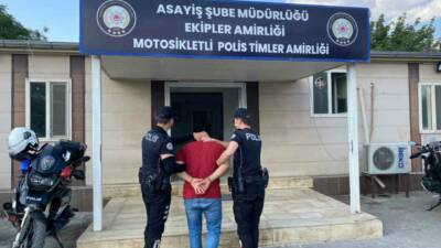Şanlıurfa’da polis ekiplerinin şüphe üzerine durdurduğu şahsın üzerinden silah çıktı.