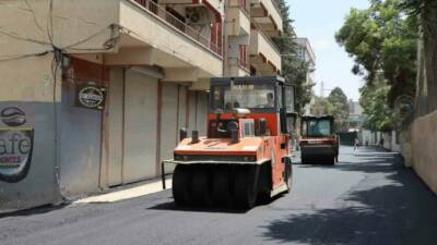 Şanlıurfa Büyükşehir Belediyesi, Suruç’ta asfalt seferberliğini sürdürüyor. Şehir merkezini çevre