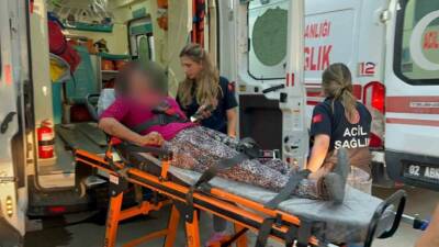 Adıyaman'ın Varlık Mahallesi'nde kimliği belirsiz bir grup kadına taşlı ve