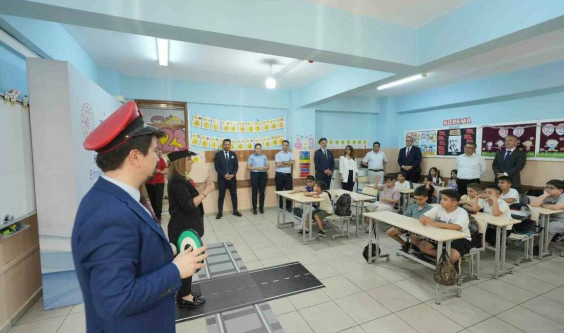 Türkiye Cumhuriyeti Devlet Demiryolları (TCDD) tarafından tasarlanan ‘Hemzemin Geçitlerde Emniyet
