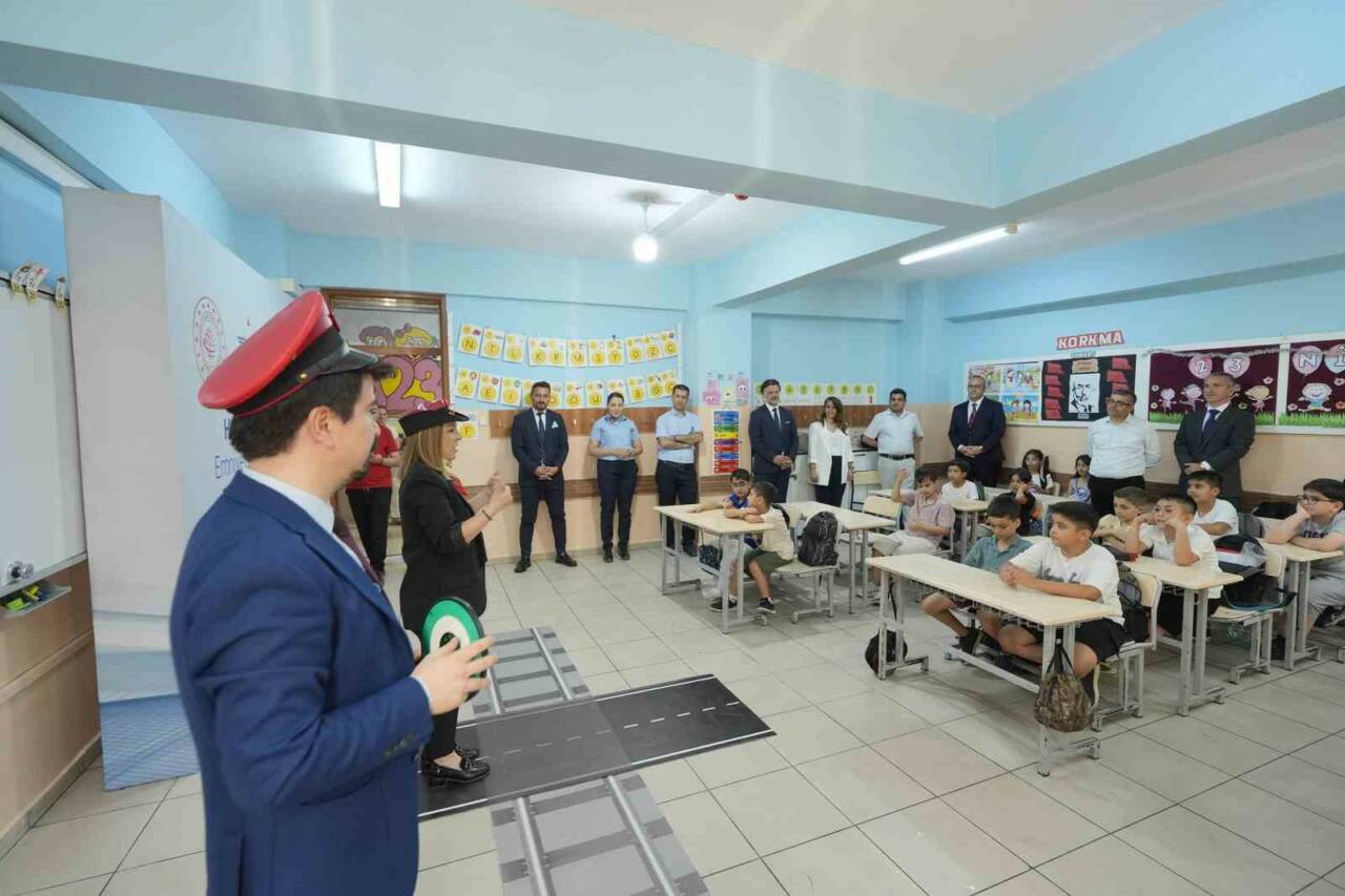 Türkiye Cumhuriyeti Devlet Demiryolları (TCDD) tarafından tasarlanan ‘Hemzemin Geçitlerde Emniyet