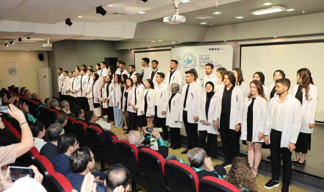 Gaziantep İslam Bilim ve Teknoloji Üniversitesi Tıp Fakültesi öğrencileri, beyaz