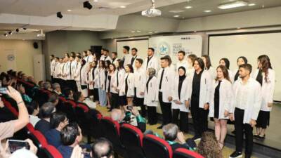 Gaziantep İslam Bilim ve Teknoloji Üniversitesi Tıp Fakültesi öğrencileri, beyaz