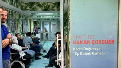 Kadın Doğum ve Tüp Bebek Uzmanı Prof. Dr. Hakan Çoksüer,