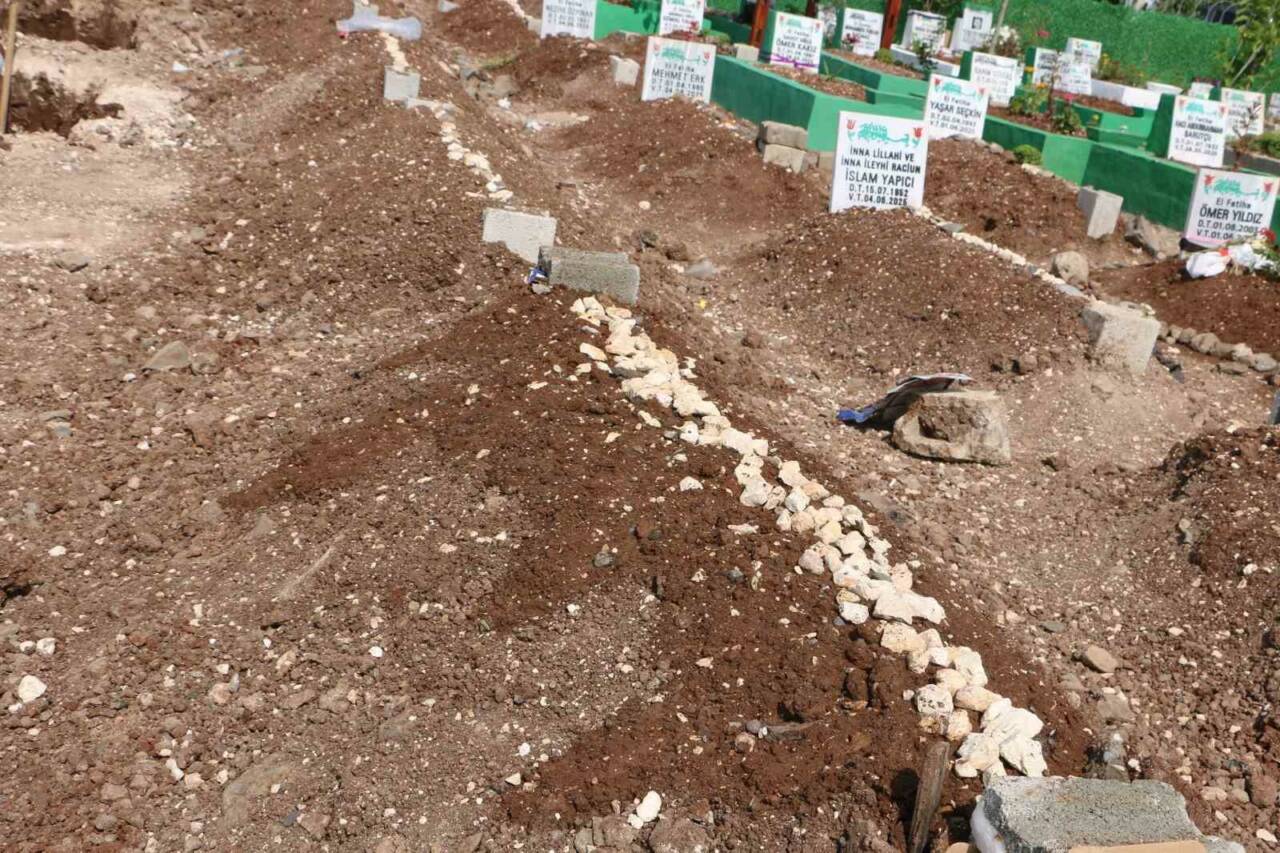 Diyarbakır’da çıkan yangında hayatını kaybeden anne ve üç çocuğunun Bağlar