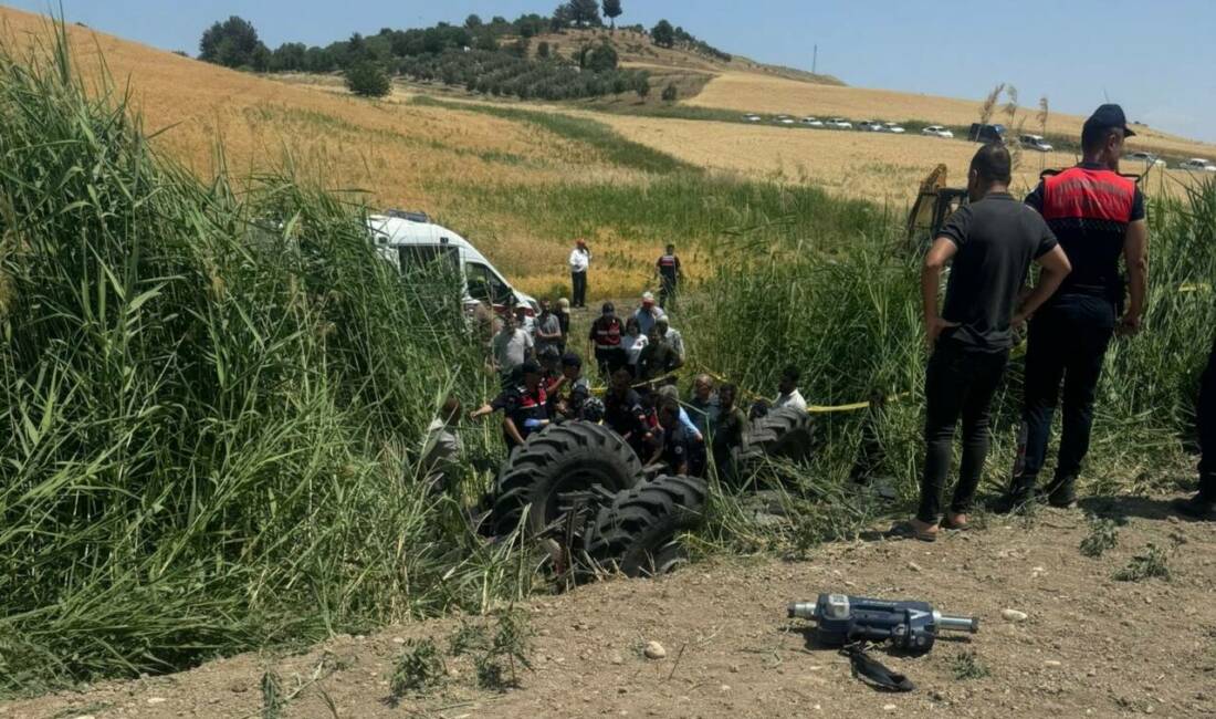 Yangını söndürmek isterken traktörün altında kaldı Adıyaman’da ekin yangınına müdahale etmeye çalışan kişi, kullandığı traktörün altında