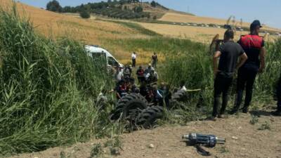 Adıyaman’da ekin yangınına müdahale etmeye çalışan kişi, kullandığı traktörün altında