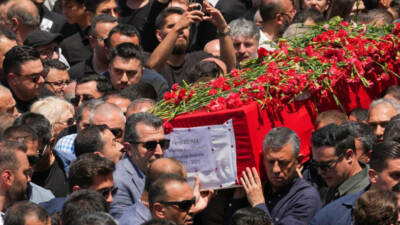 Manisa Büyükşehir Belediye Başkanı Ferdi Zeyrek, binlerce Manisalının gözyaşları ve