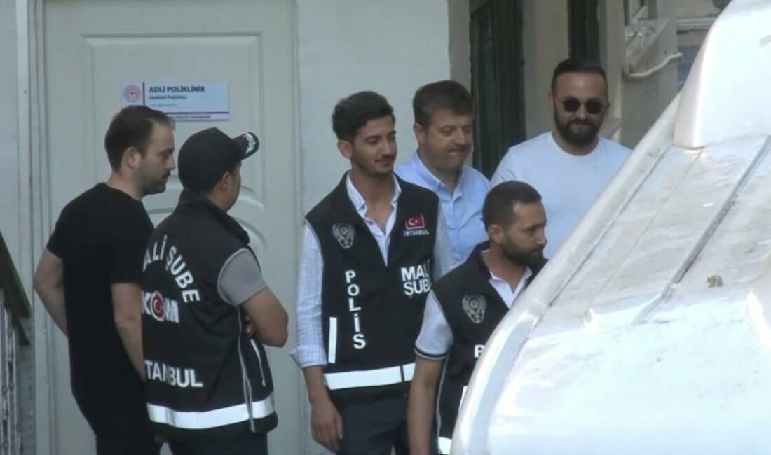 İstanbul’a getirilen Tutdere ve Karalar ikinci kez sağlık kontrolünden geçirildi İstanbul Cumhuriyet Başsavcılığı’nın İstanbul Büyükşehir Belediyesi’ne (İBB) yönelik yürüttüğü yolsuzluk