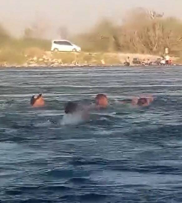 Fırat Nehri’ne giren 3 kişi boğulmaktan son anda kurtarıldı.