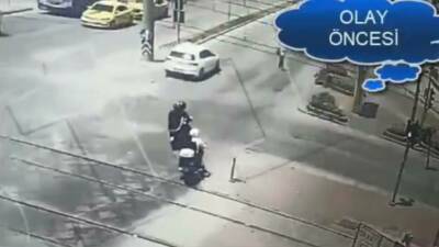 Gaziantep’te Şehitkamil ilçesinde motosikletli iki kişi, bir markete ait 3