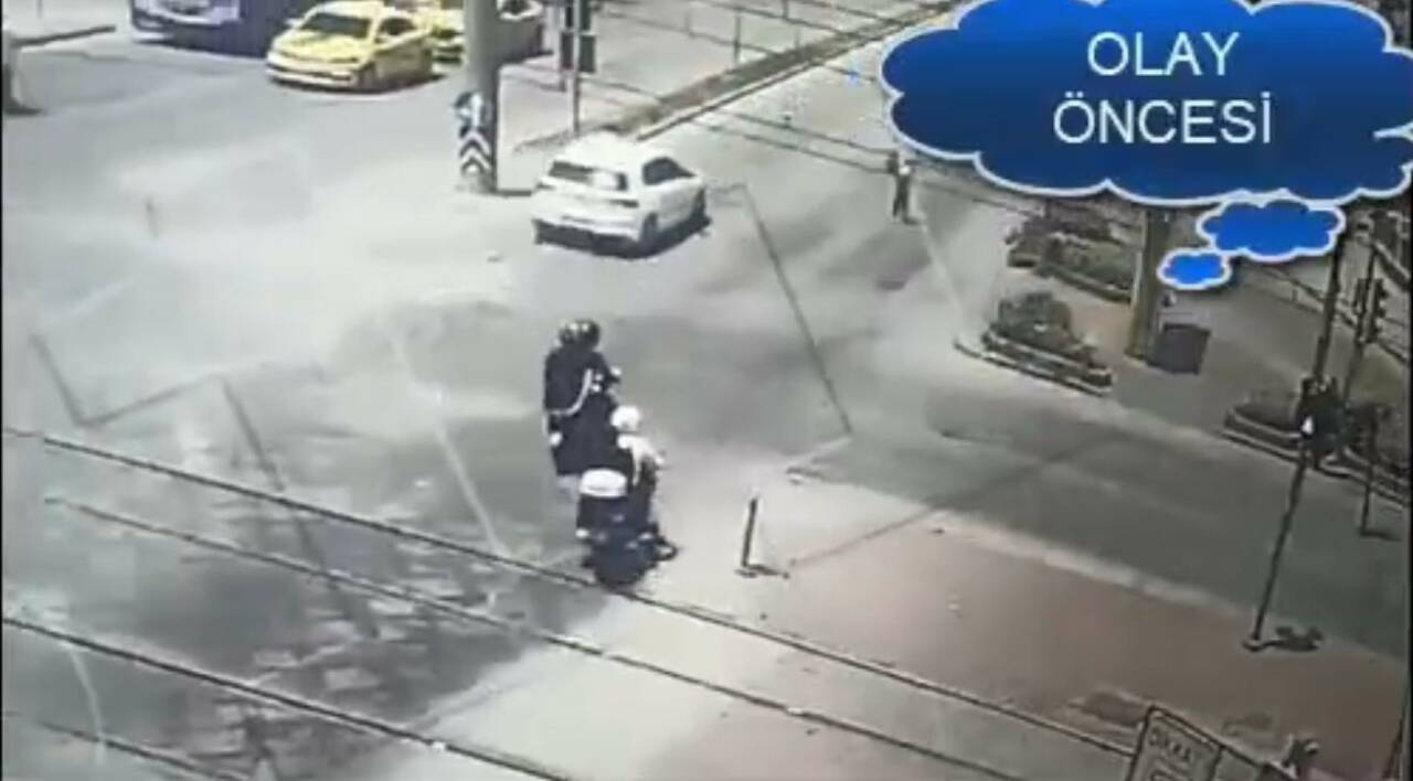 Gaziantep’te Şehitkamil ilçesinde motosikletli iki kişi, bir markete ait 3