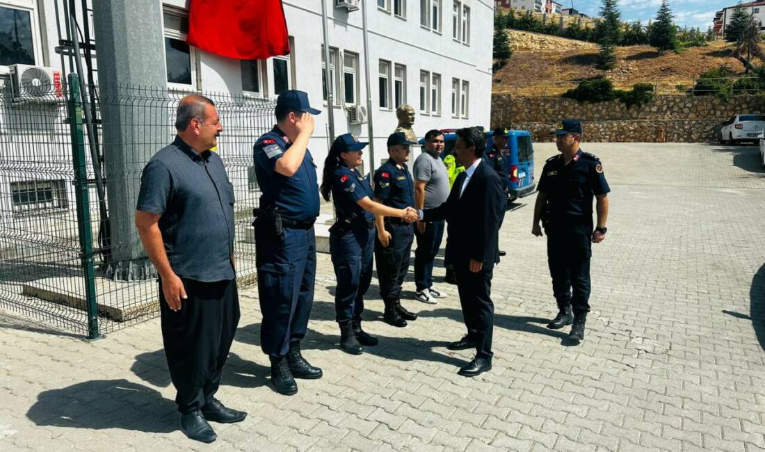 Besni Kaymakamı Dr. Ahmet Oğuz Aslan, İlçe Jandarma Komutanlığını ziyaret