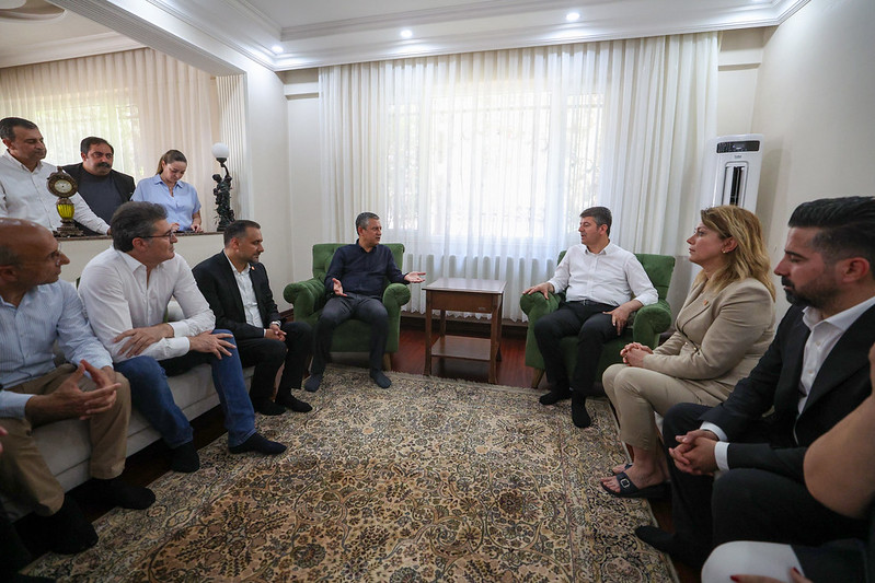 Cumhuriyet Halk Partisi (CHP) Genel Başkanı Özgür Özel, ev hapsinde