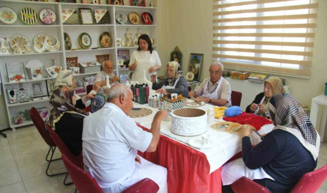 Gaziantep'te alzaymır ve demans hastalarına hizmet veren Moral Evi, yaşlı