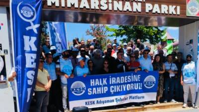 Kamu Emekçileri Sendikaları Konfederasyonu (KESK) heyeti, gözaltına alınan Adıyaman Belediye