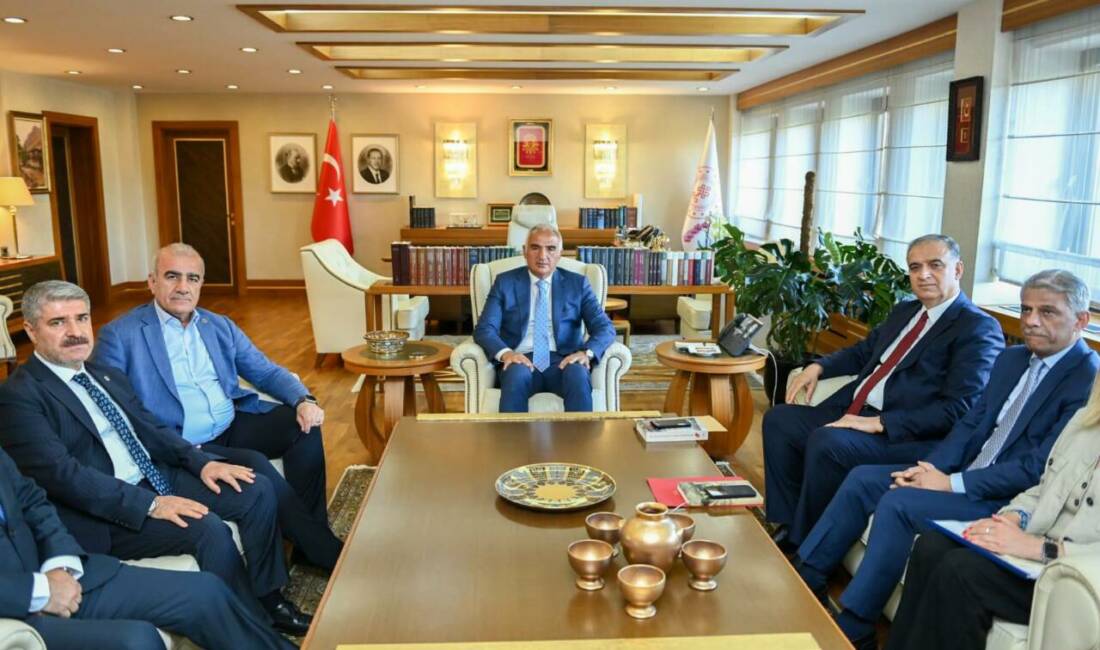 Besni Eğitim Vakfı (BEV) Yönetim Kurulu Başkanı Şaban Çağıran ve