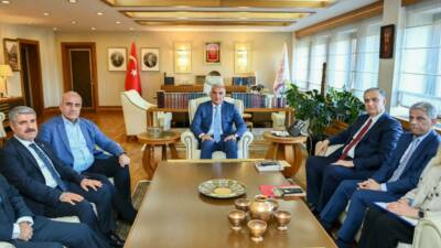 Besni Eğitim Vakfı (BEV) Yönetim Kurulu Başkanı Şaban Çağıran ve