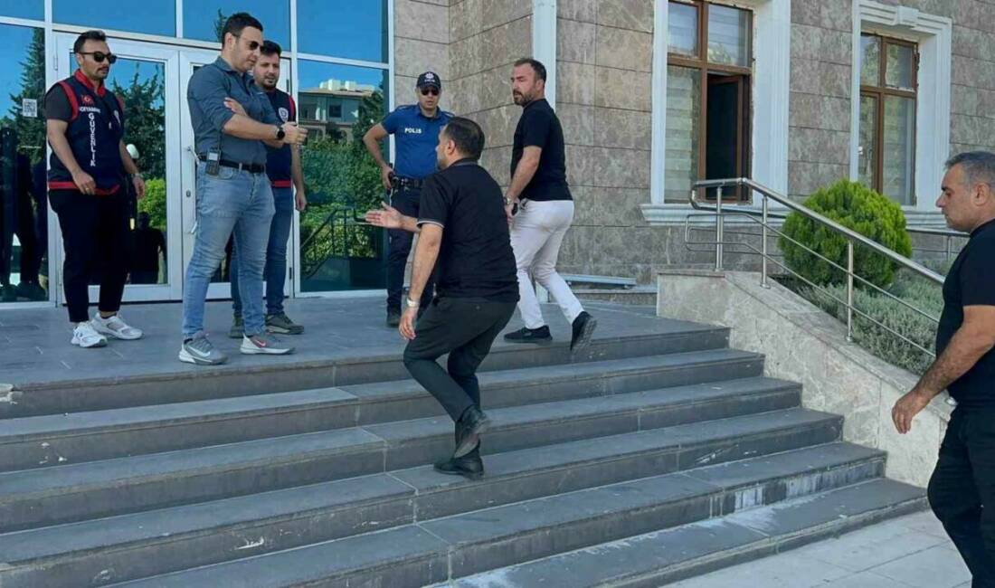 Adıyaman Belediye Başkanı Abdurrahman Tutdere ve Başkan Yardımcısı Ceyhan Kayhan,