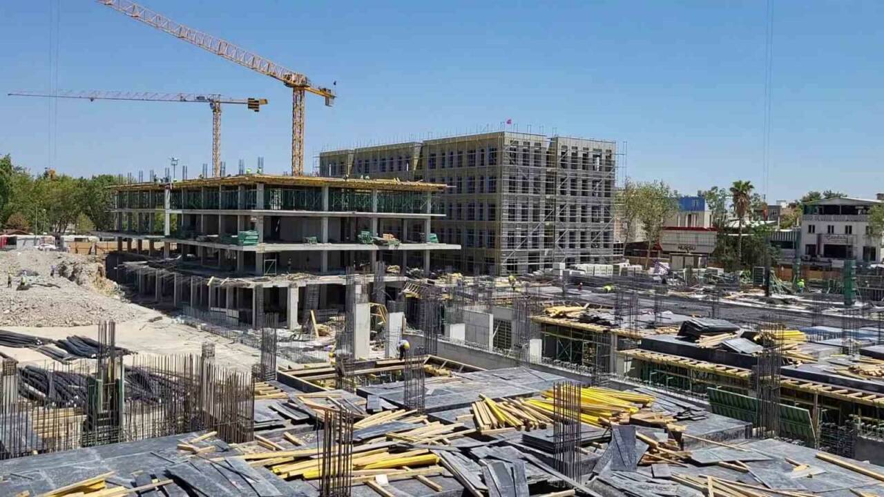 Adıyaman kent merkezinde Çarşı ve Meydan Projesi ile modern binalar