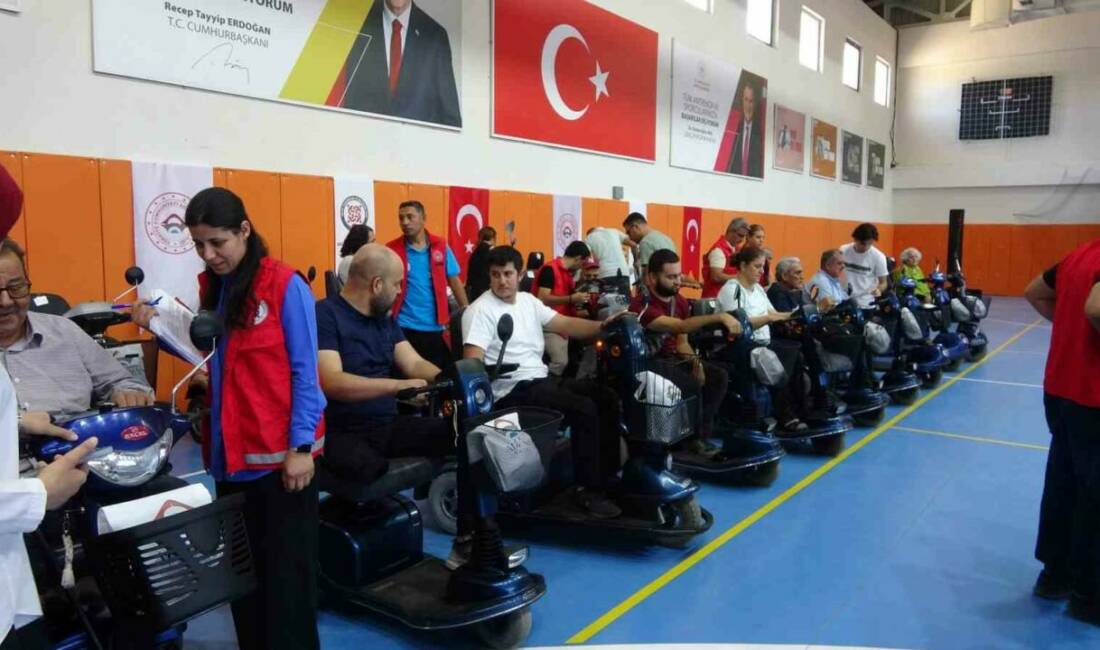 Adıyaman’da 41 akülü sandalye depremzede vatandaşlara teslim edildi Adıyaman'da gerçekleştirilen bir sosyal sorumluluk projesi kapsamında, 6 Şubat depremlerinden