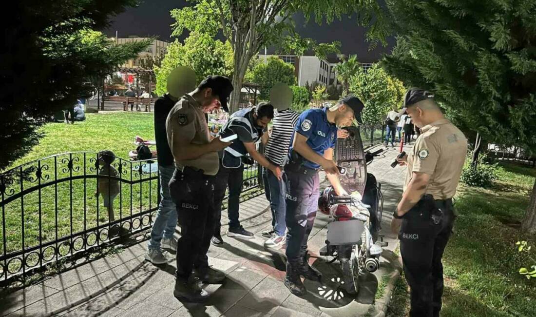 Adıyaman İl Emniyet Müdürlüğü, il merkezinde "Huzurlu Sokaklar-12" adıyla gerçekleştirdiği