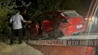 Adıyaman’da meydana gelen trafik kazasında 06 ERM 062 plakalı otomobil