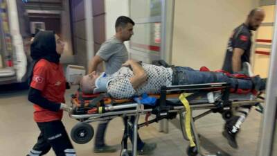 Adıyaman'da bir motosiklet sürücüsü, Valilik Kavşağı'nda direksiyon hakimiyetini kaybederek devrildi.