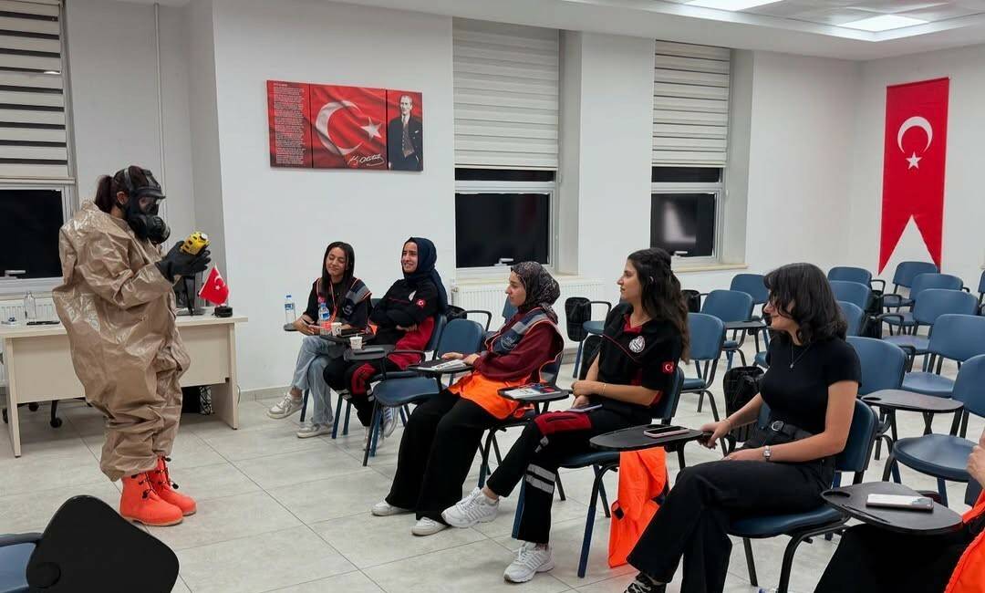 AFAD Şırnak İl Müdürlüğü, staj yapan öğrencilere Kimyasal, Biyolojik, Radyolojik