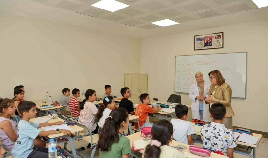 Gaziantep Büyükşehir Belediye Başkanı Fatma Şahin, yaz okullarını ziyaret etti.