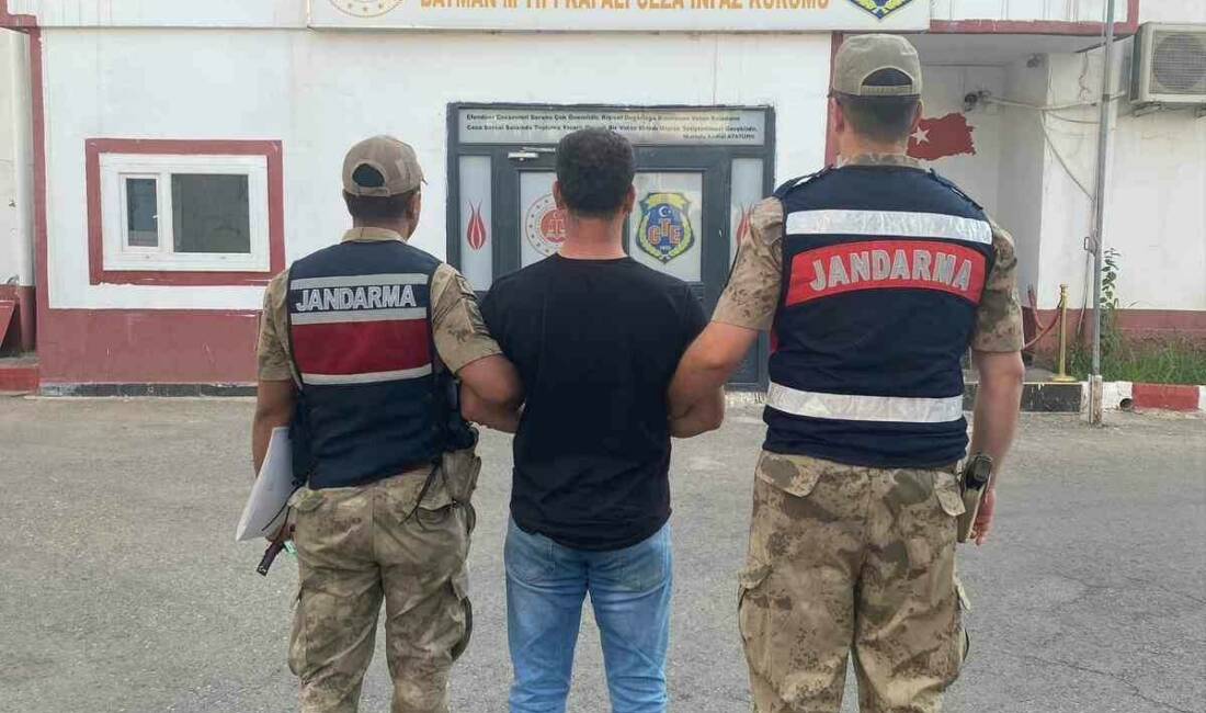 Batman’da 16 yıl kesinleşmiş hapis cezası bulunan zanlı yakalandı Batman'da uyuşturucu veya uyarıcı madde ticareti suçundan hapis cezası ile