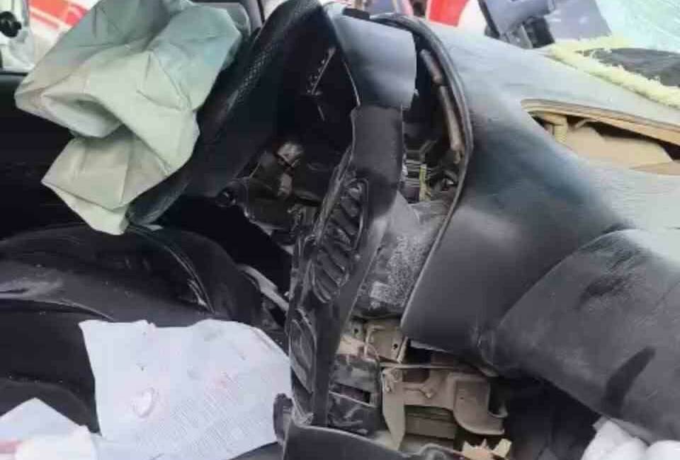 Batman'ın Kozluk ilçesinde meydana gelen trafik kazasında panelvan aracın şarampole