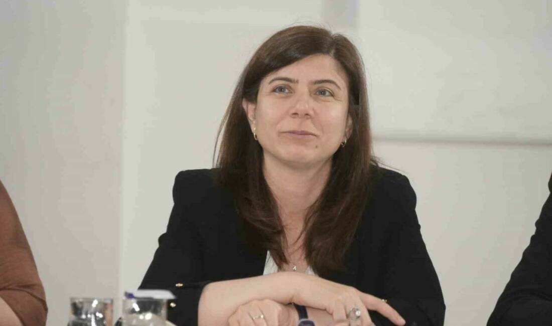 Hani ilçesinde muhtarlarla bir araya gelen Diyarbakır Büyükşehir Belediye Başkanı