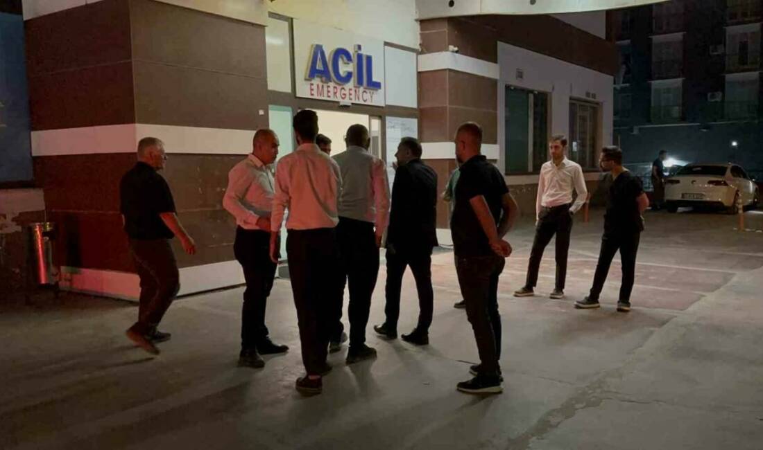 CHP Grup Başkanvekili Murat Emir sahneden düştü (VİDEOHABER) CHP Grup Başkanvekili Murat Emir, Adıyaman'da düzenlenen mitingde konuşma yaparken