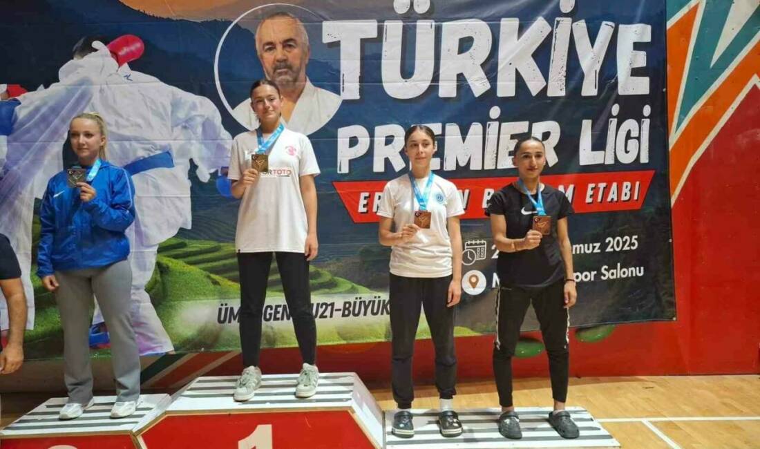 Diyarbakır Büyükşehir Belediyesi'nin sporcusu Nazlı Bozkurt, Türkiye Karate Şampiyonası'nda Büyükler