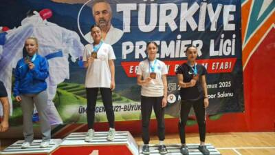 Diyarbakır Büyükşehir Belediyesi'nin sporcusu Nazlı Bozkurt, Türkiye Karate Şampiyonası'nda Büyükler