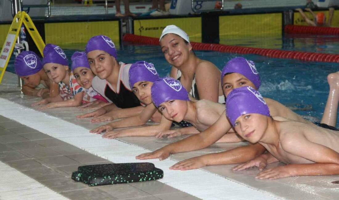 Gençlik ve Spor Bakanlığı'nın başlattığı "Yüzme Bilmeyen Kalmasın" projesi kapsamında