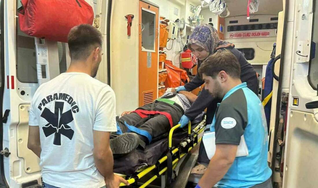 Devrilen motosikletin sürücüsü yaralandı Adıyaman'da meydana gelen trafik kazasında sürücüsü direksiyon hakimiyetini kaybeden motosiklet