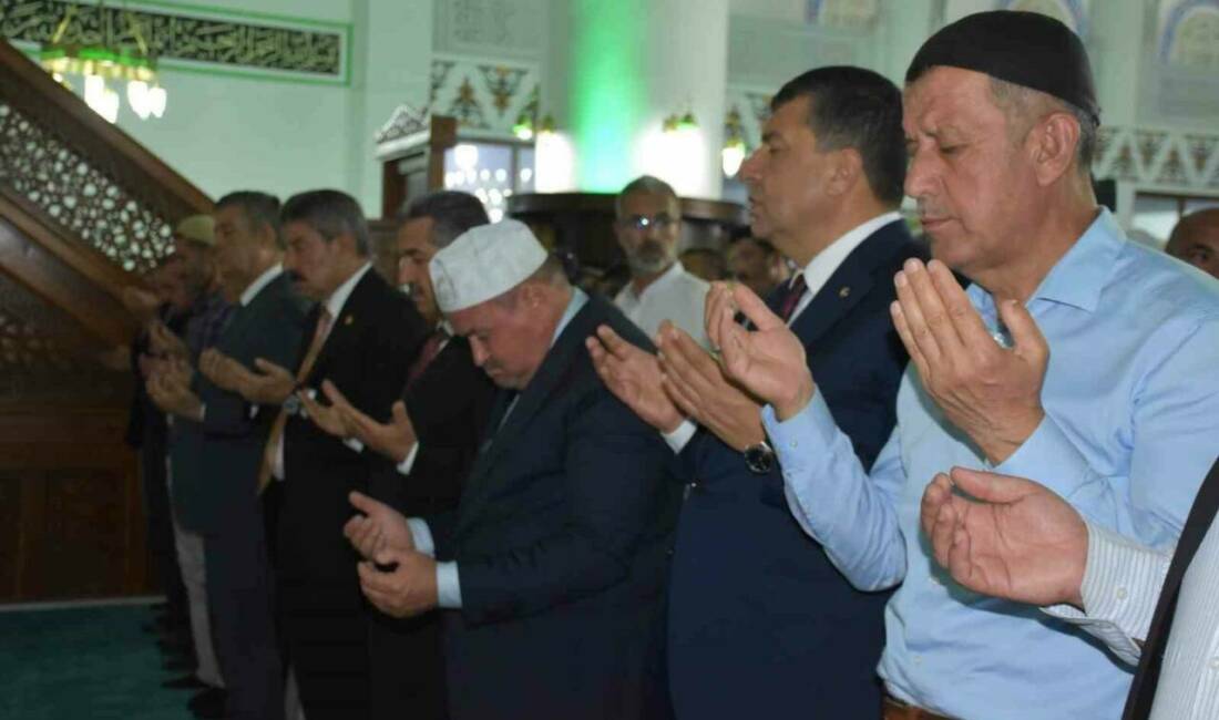 Diyanet İşleri Başkanı Ali Erbaş, Şırnak Ulu Camii'nde yatsı namazını