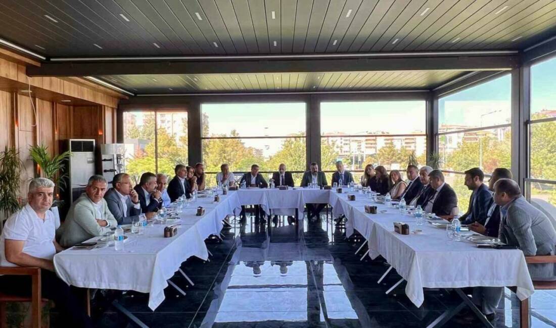 Diyarbakır iş dünyası ve bankalardan güven verici açıklama Diyarbakır iş dünyası temsilcileri, 11 banka müdürü ile bir araya