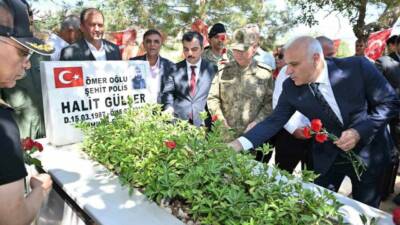 Diyarbakır Valisi Murat Zorluoğlu, kent protokolü ve kurum amirlerinin katılımıyla