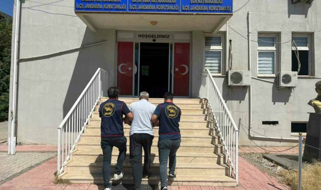 Diyarbakır’da çeşitli suçlardan aranan firari 4 kişi yakalandı Diyarbakır'da Jandarma ekiplerinin planlı operasyonu sonucunda çeşitli suçlardan aranan ve